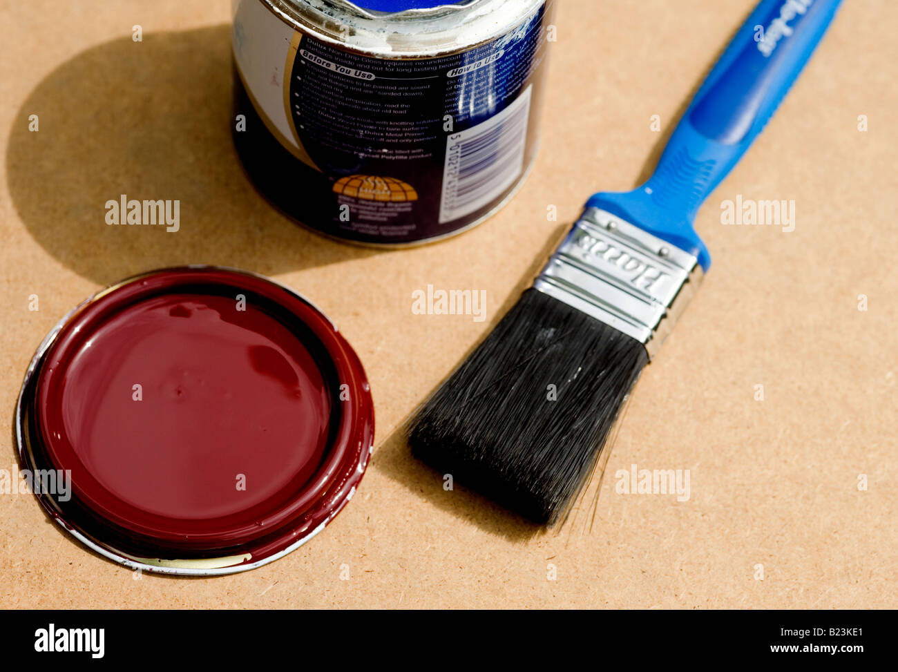 Paint brush and tin of paint Stock Photo Alamy