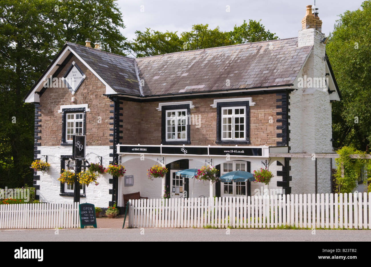Rural restaurant building hires stock photography and images Alamy
