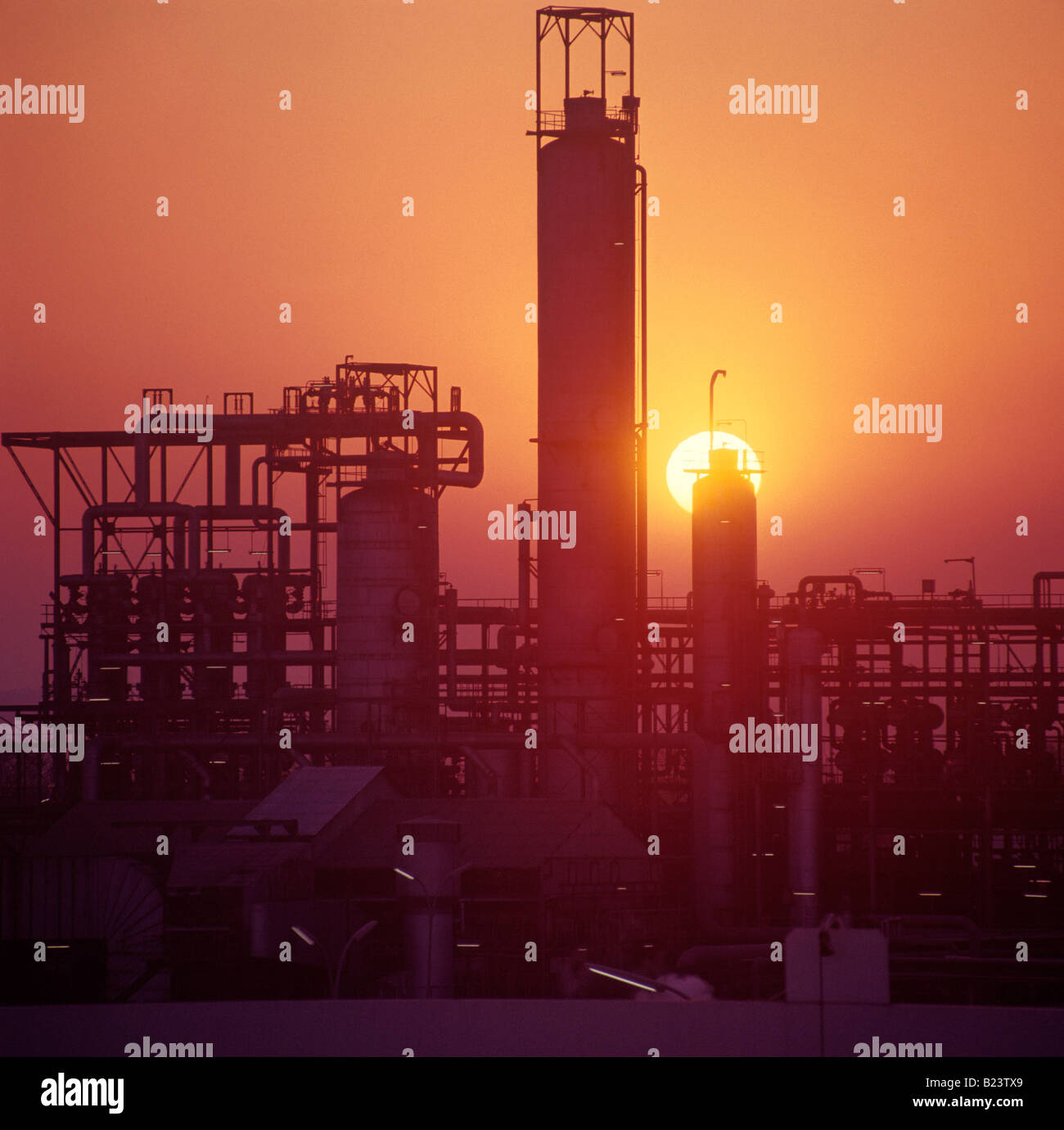 Natural gas processing plant usa hi-res stock photography and images ...