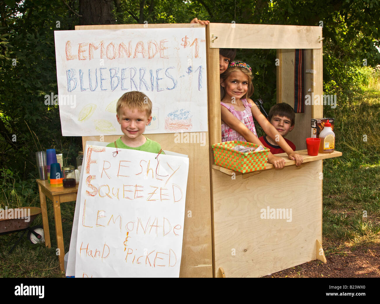 Children selling lemonade hires stock photography and images Alamy