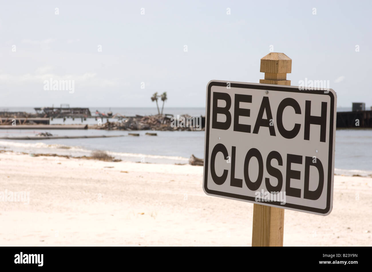 Beach Closed Sign Stock Photo Alamy