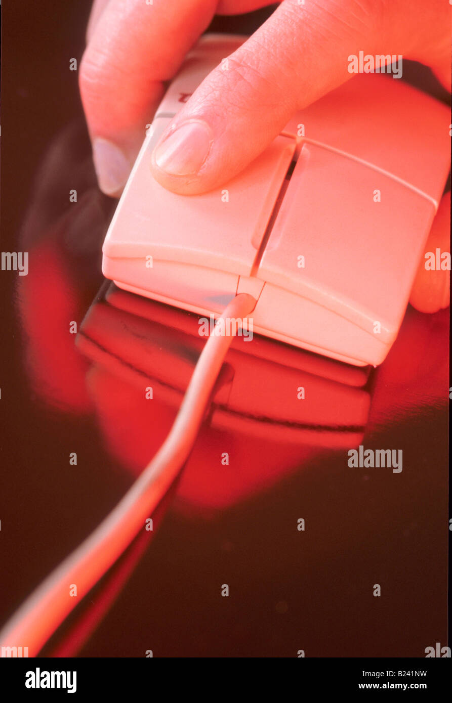 HAND ON COMPUTER MOUSE CLOSE UP MOUSE ERGONOMICS Stock Photo - Alamy