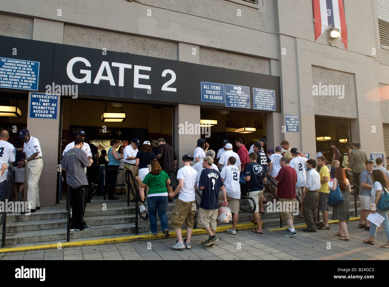 Baseball fans arrive at Yankee Stadium in the New York borough to The Bronx Stock Photo
