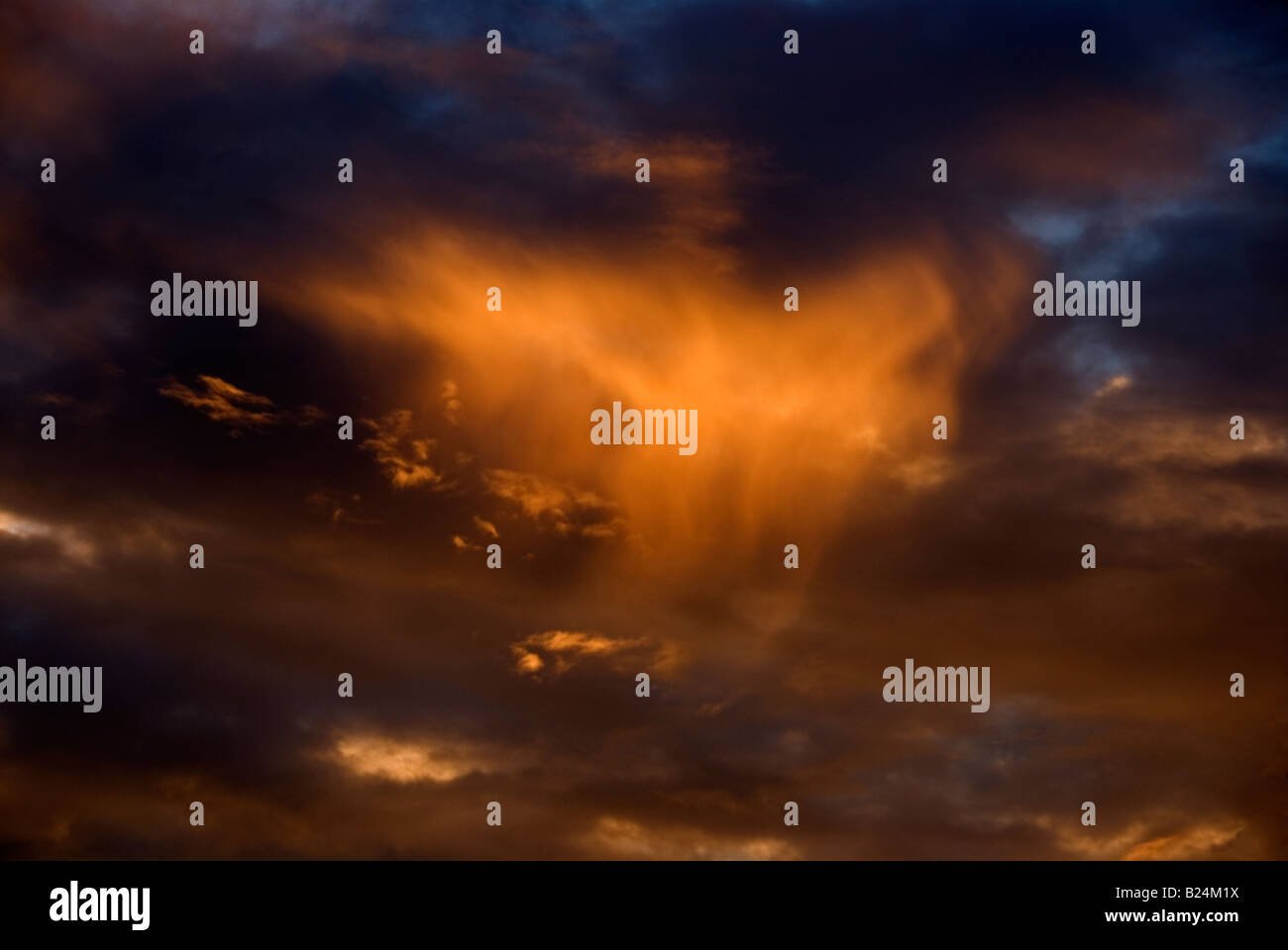 Orange colour cloud formation hi-res stock photography and images - Alamy