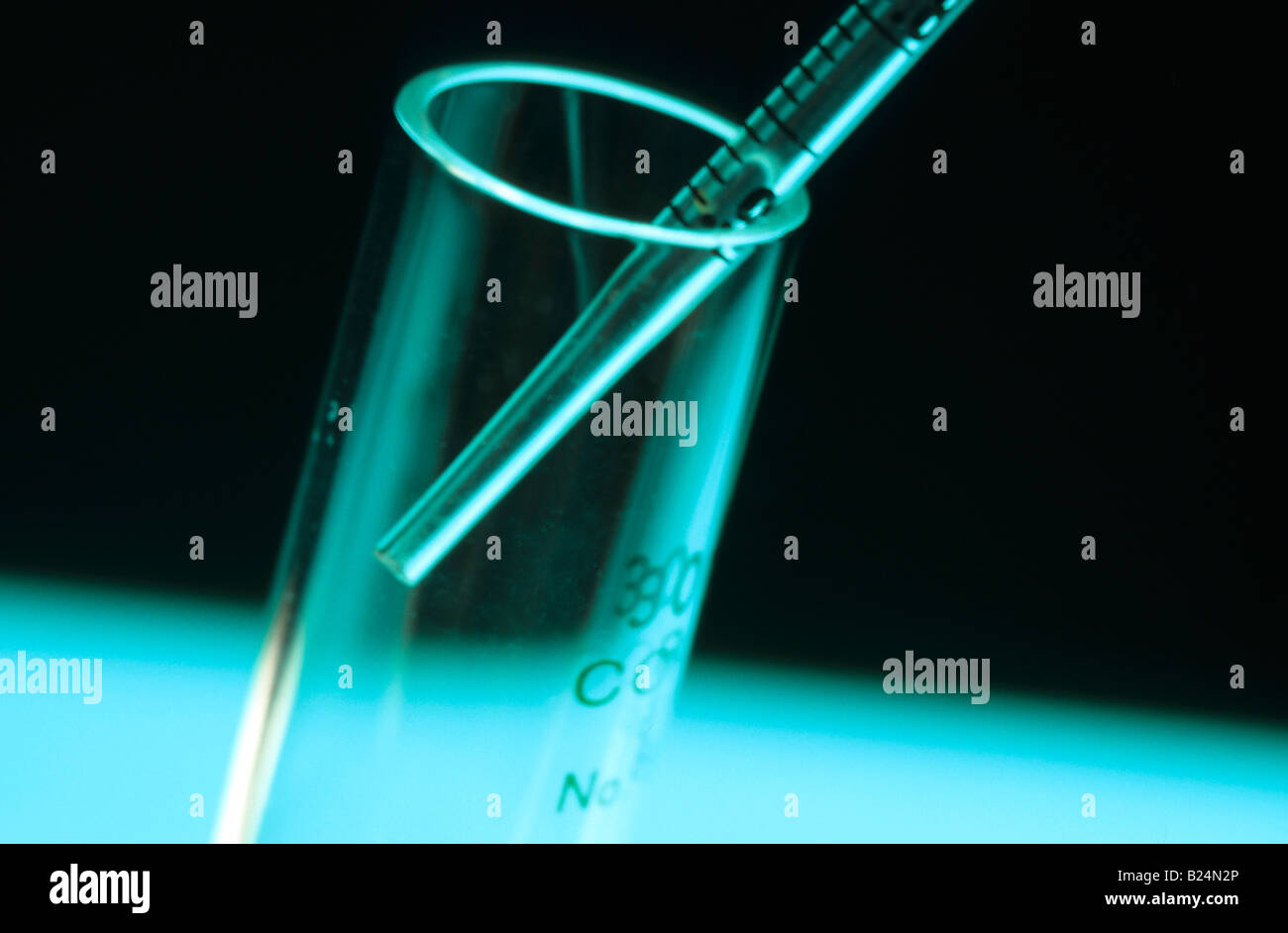 CLOSE UP PIPETTE AND TEST TUBE LABORATORY TESTING Stock Photo - Alamy