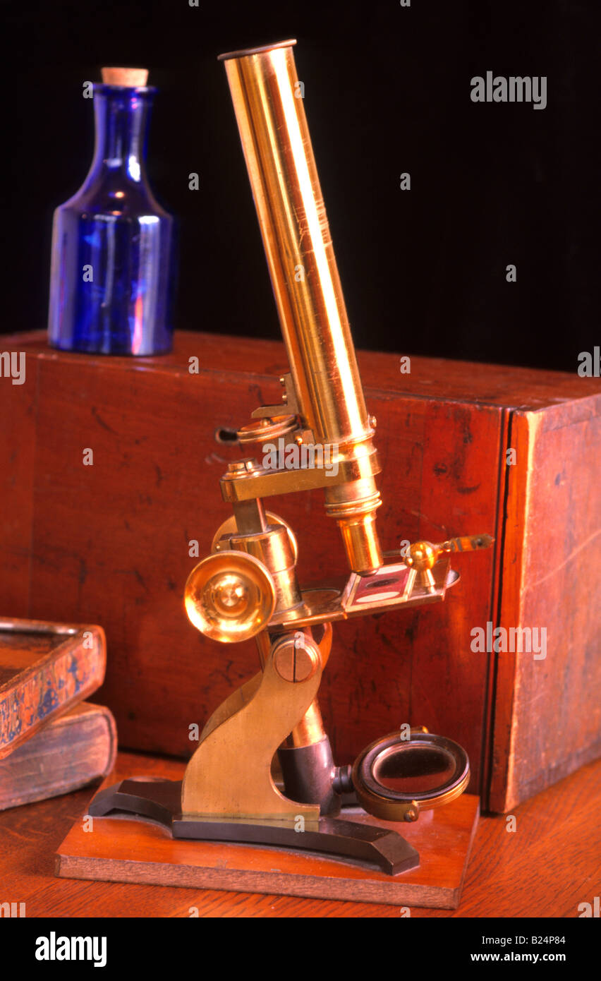BRASS ANTIQUE MICROSCOPE CIRCA LATE 1800 Stock Photo - Alamy