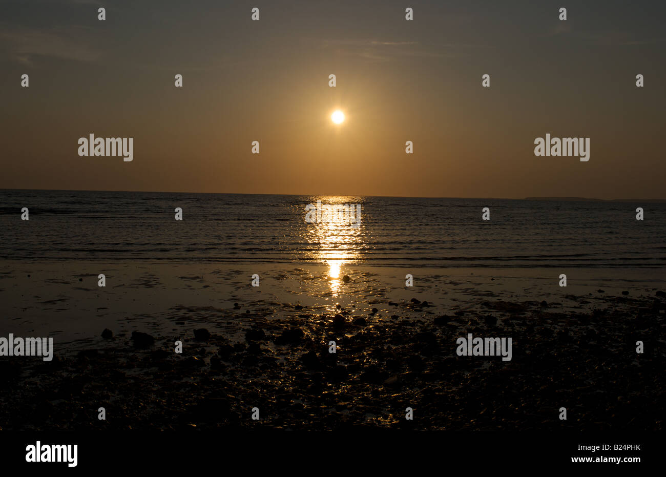 Water texture sun reflections hi-res stock photography and images - Alamy