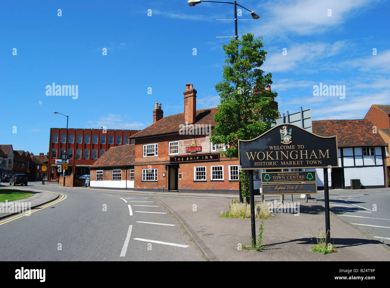 'Welcome to Wokingham' sign, London Road, Wokingham, Berkshire, England, United Kingdom Stock Photo