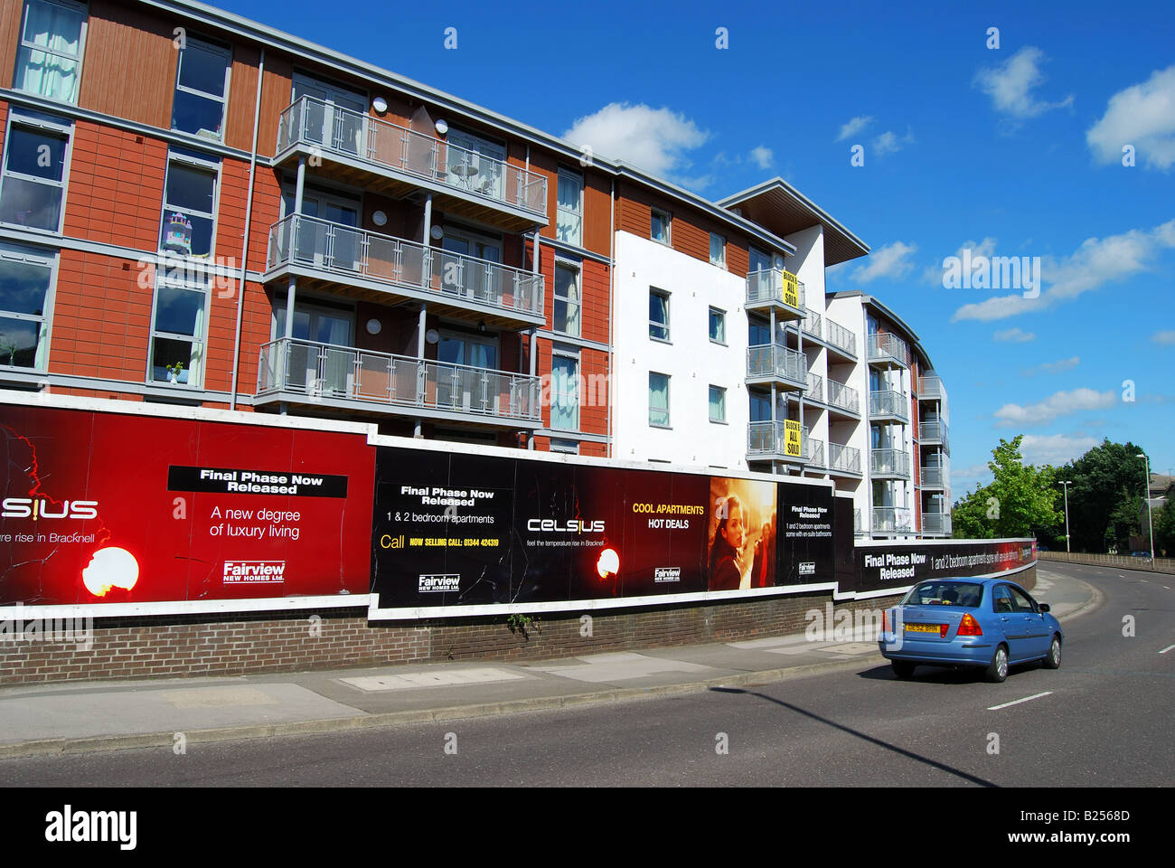 Newly built flats alongside road, London Road, Bracknell, Berkshire, England, United Kingdom Stock Photo