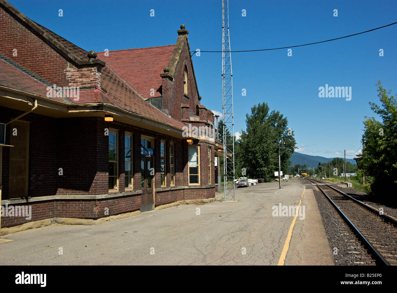 Amtrak railway train staion in Sandpoint idaho Stock Photo Alamy