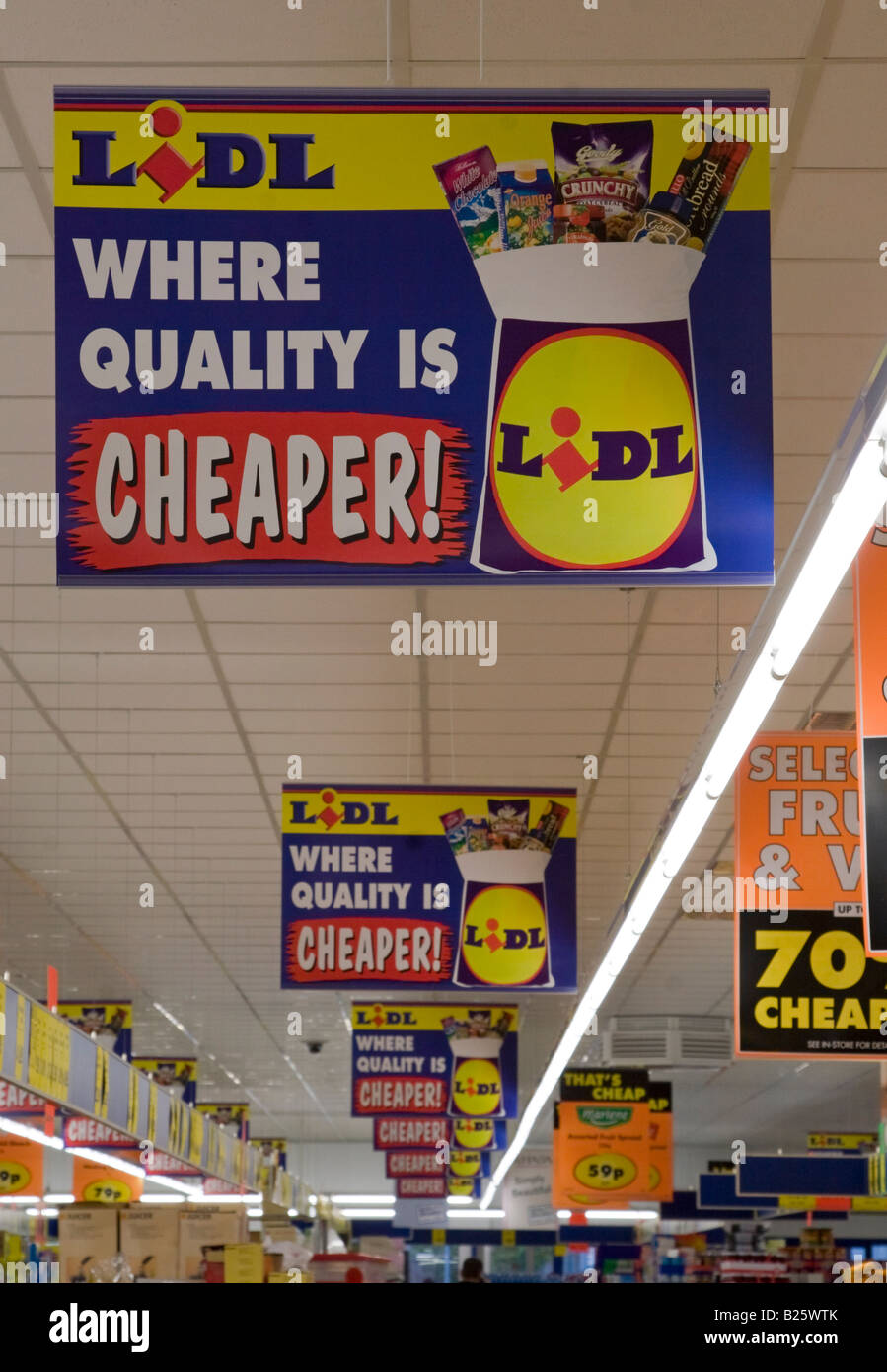 Lidl discount Supermarket Aylesbury Buckinghamshire Stock Photo Alamy