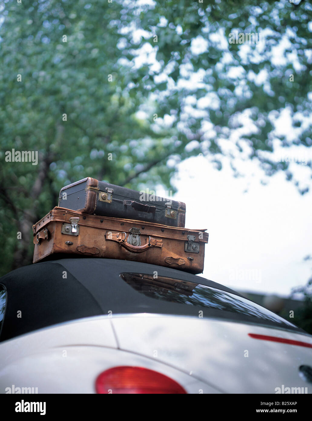 Old suitcases on top of the car Stock Photo Alamy