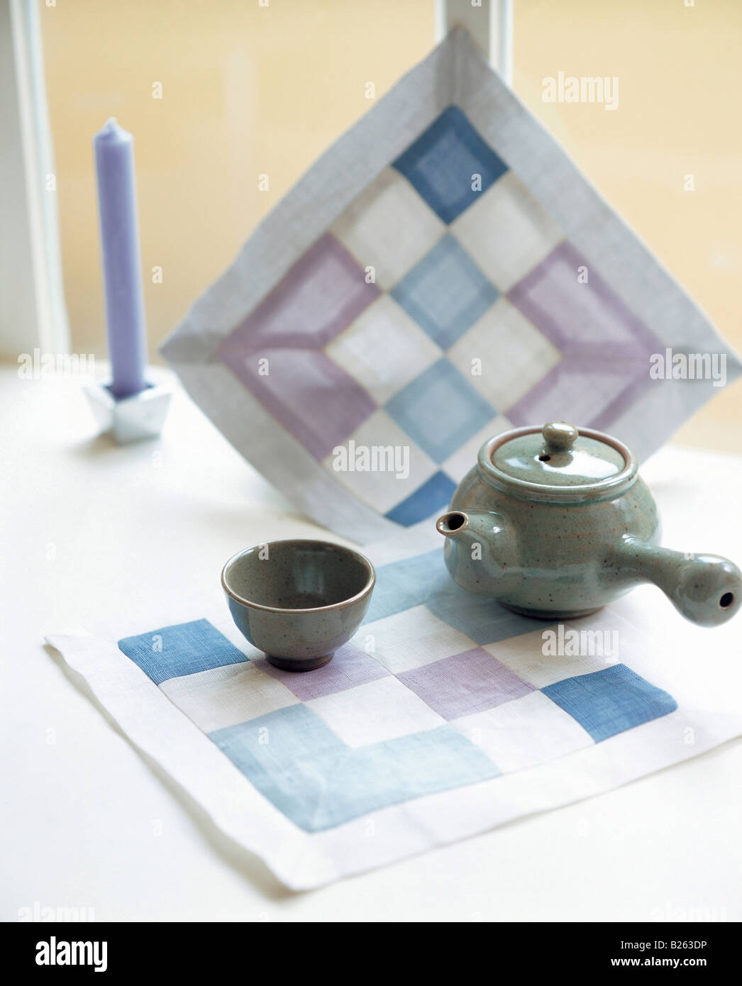 Tea cup and teapot Stock Photo - Alamy