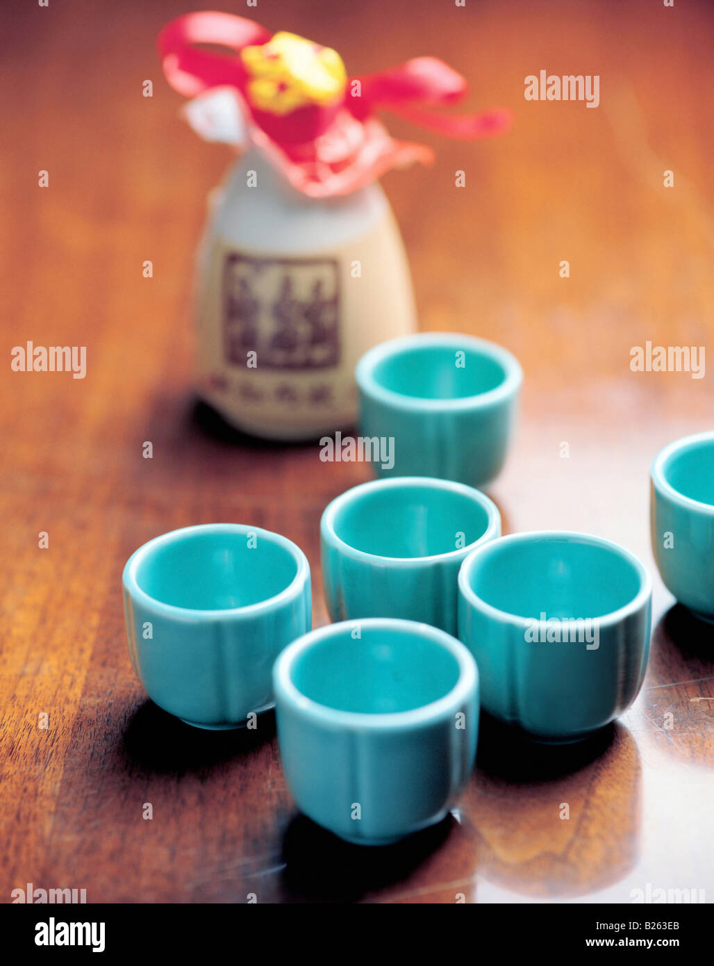 Sake and sake cups Stock Photo Alamy