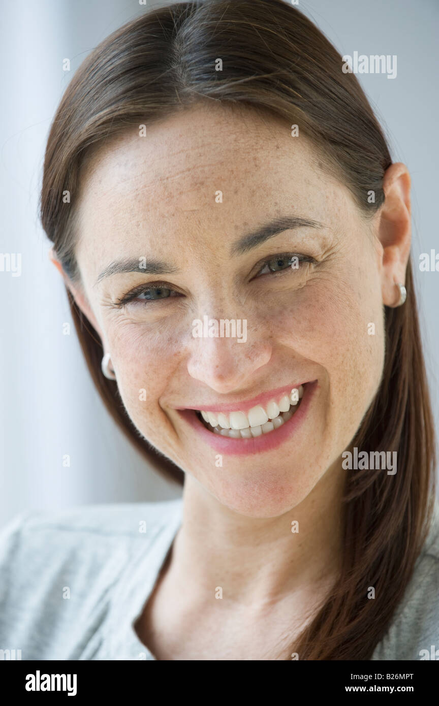 Smiling hispanic hi-res stock photography and images - Alamy