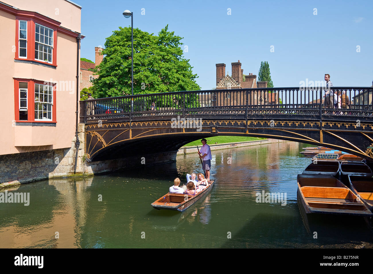 A view of Magdalene Bridge from River Cam level, punts on the river Stock Photo