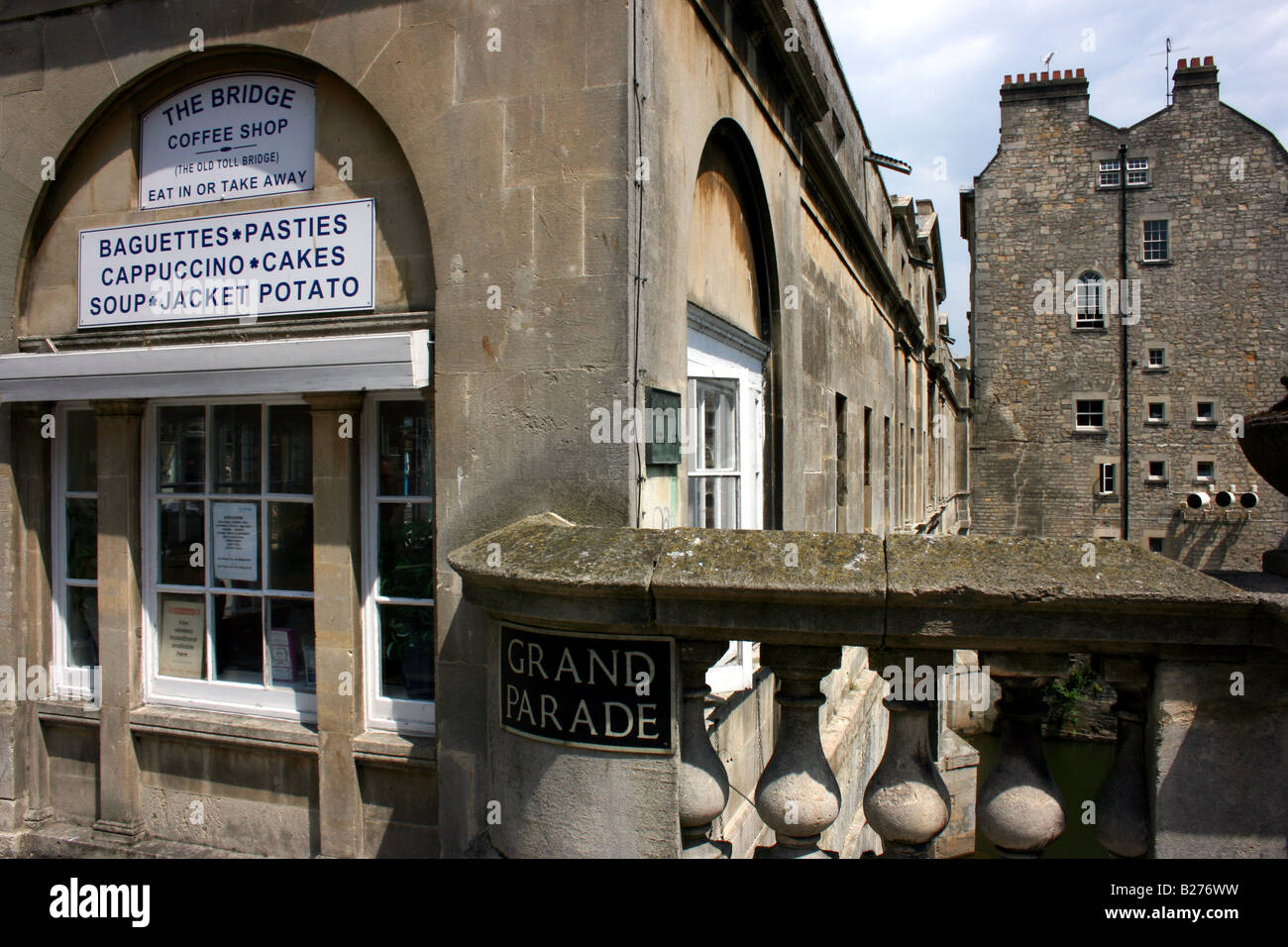 [Pulteney Bridge] at the Grand Parade in City of Bath, Somerset, England Stock Photo