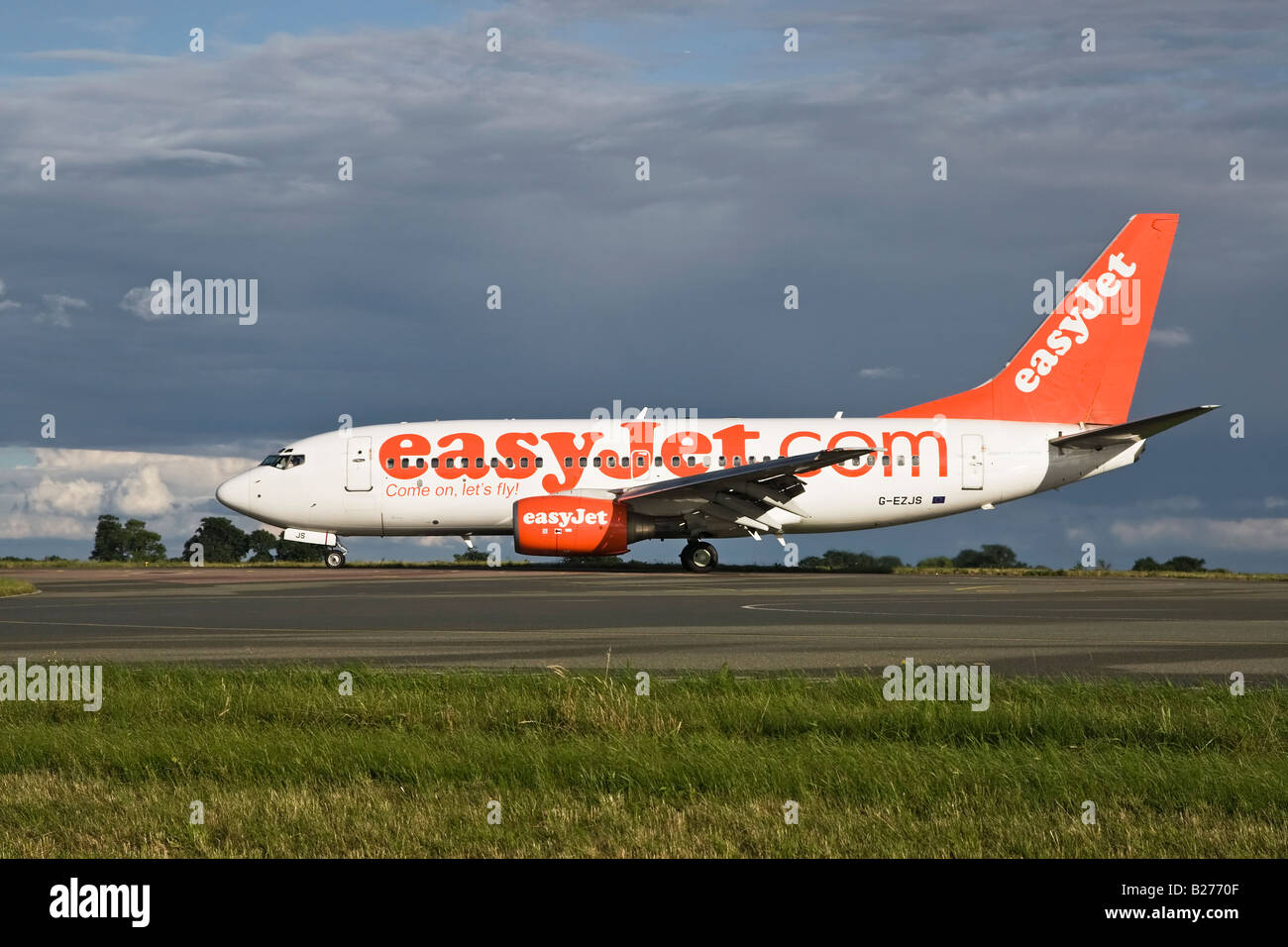 A Boeing B737 series 700 of the UK s budget airline EasyJet taxy s in at Luton Airport Stock Photo