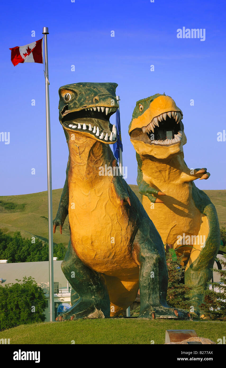 Pair of giant models of Tyrannosaurus Rex Dinosaurs in Drumheller, Alberta, Canada Stock Photo
