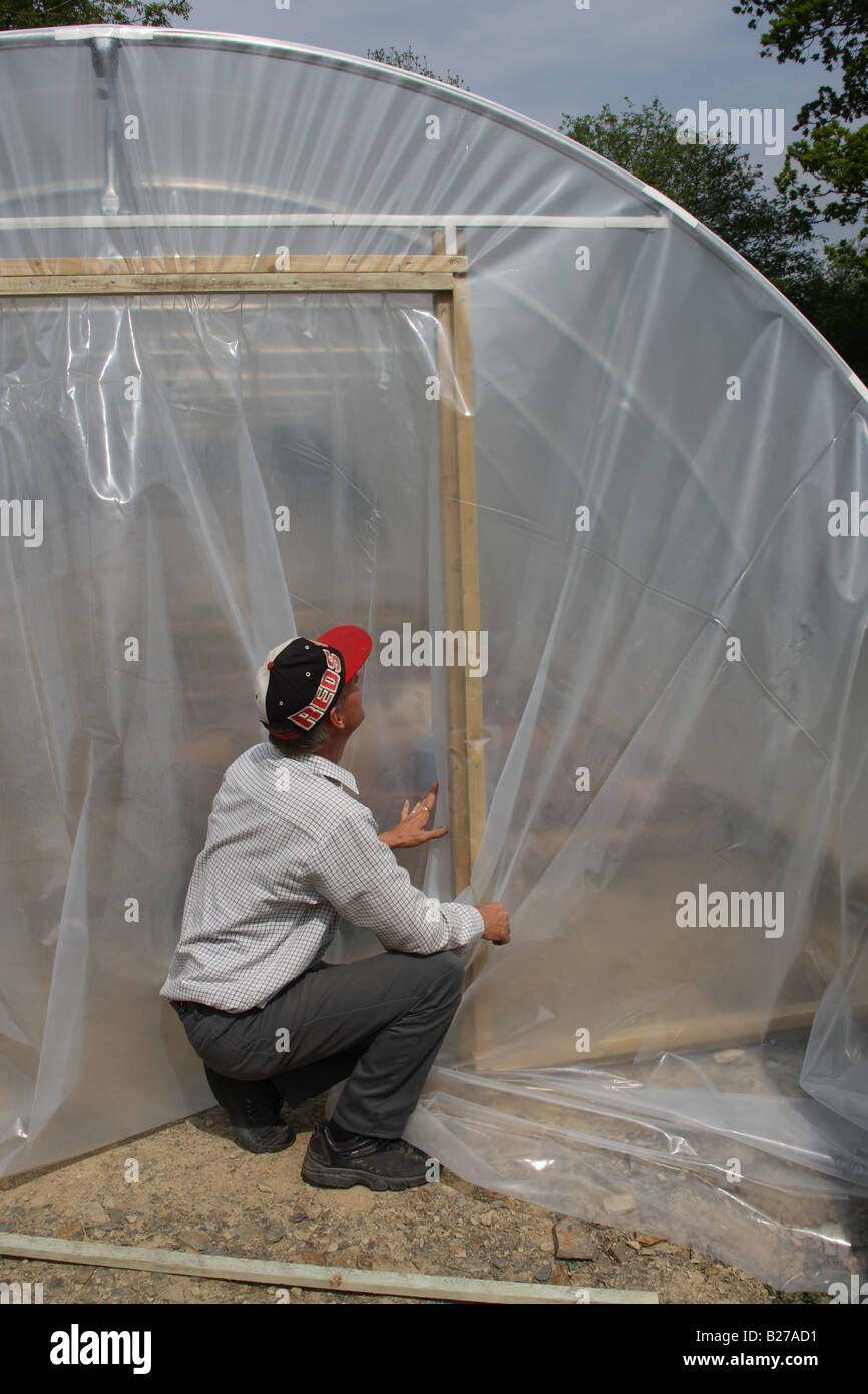 Building Polythine BUILDING A POLY TUNNEL PLEATING THE POLYTHENE ONTO THE END SECTION ...