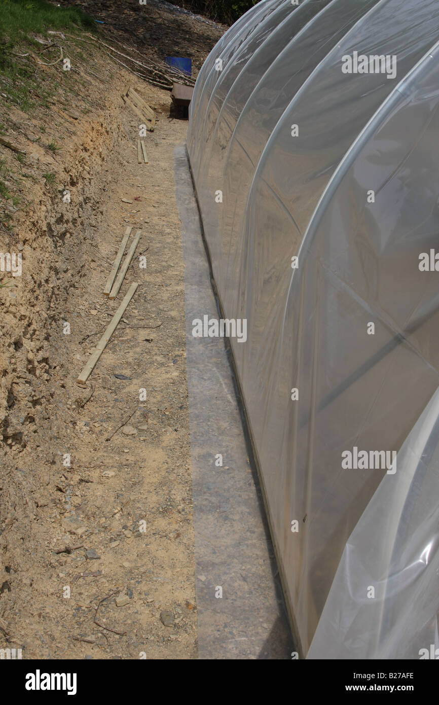 Building Polythine BUILDING A POLY TUNNEL BATTEN THE POLYTHENE TO THE BASE ALONG EACH SIDE ...