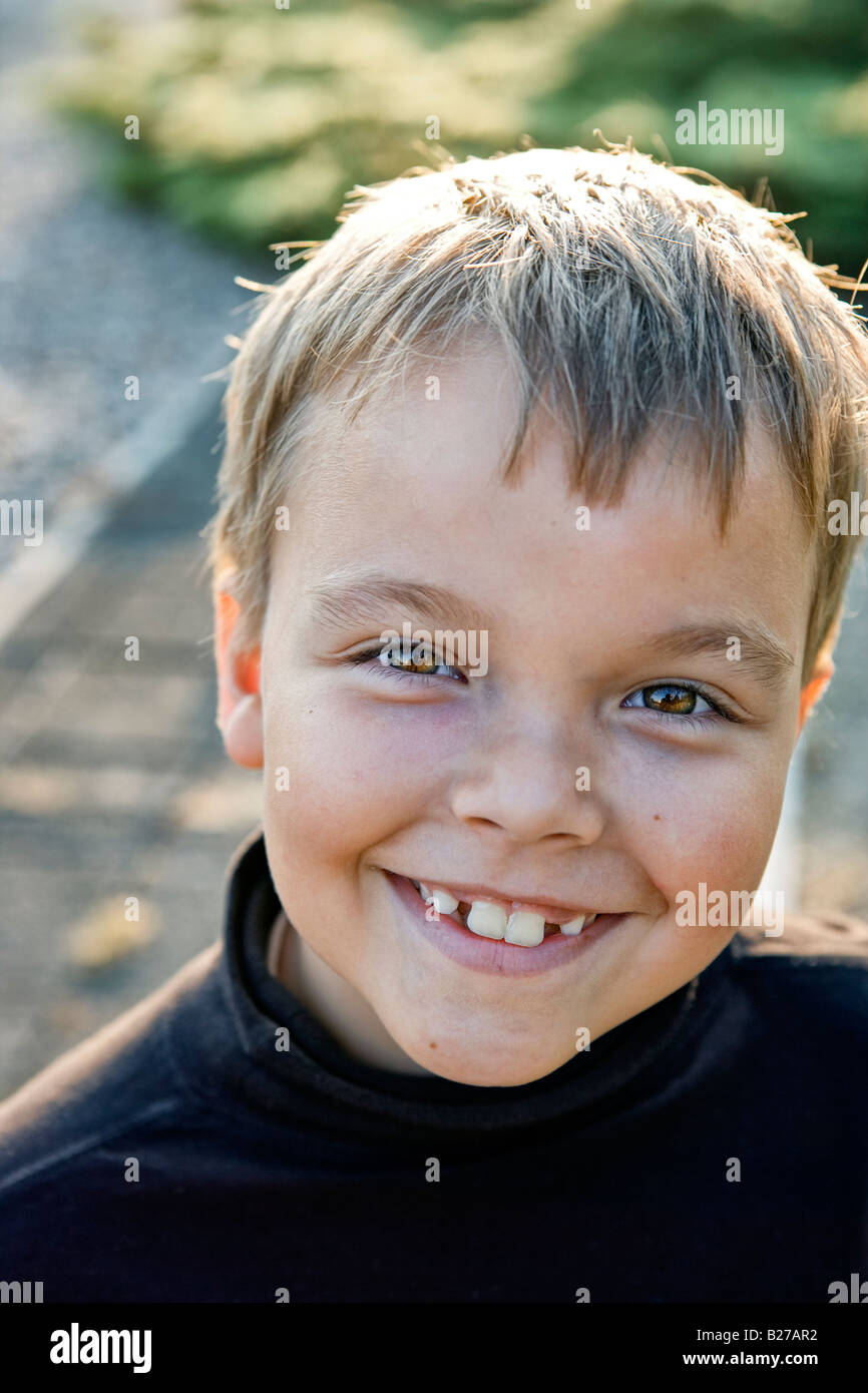 caucasian-10-years-old-boy-smiling-stock-photo-alamy