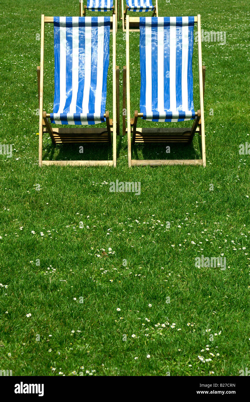 Deck chairs in hyde park hi-res stock photography and images - Alamy