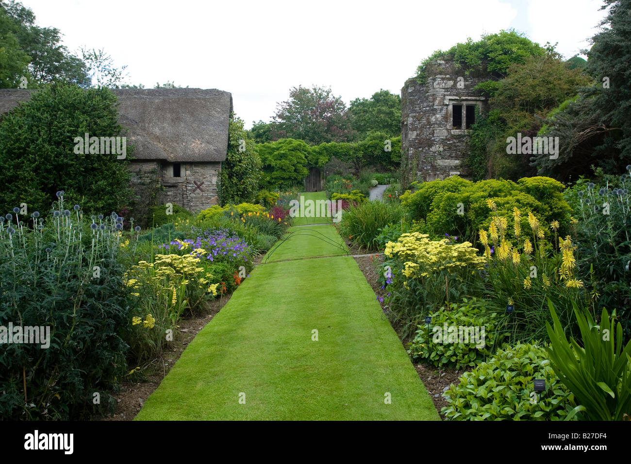 A formal flower garden Stock Photo - Alamy