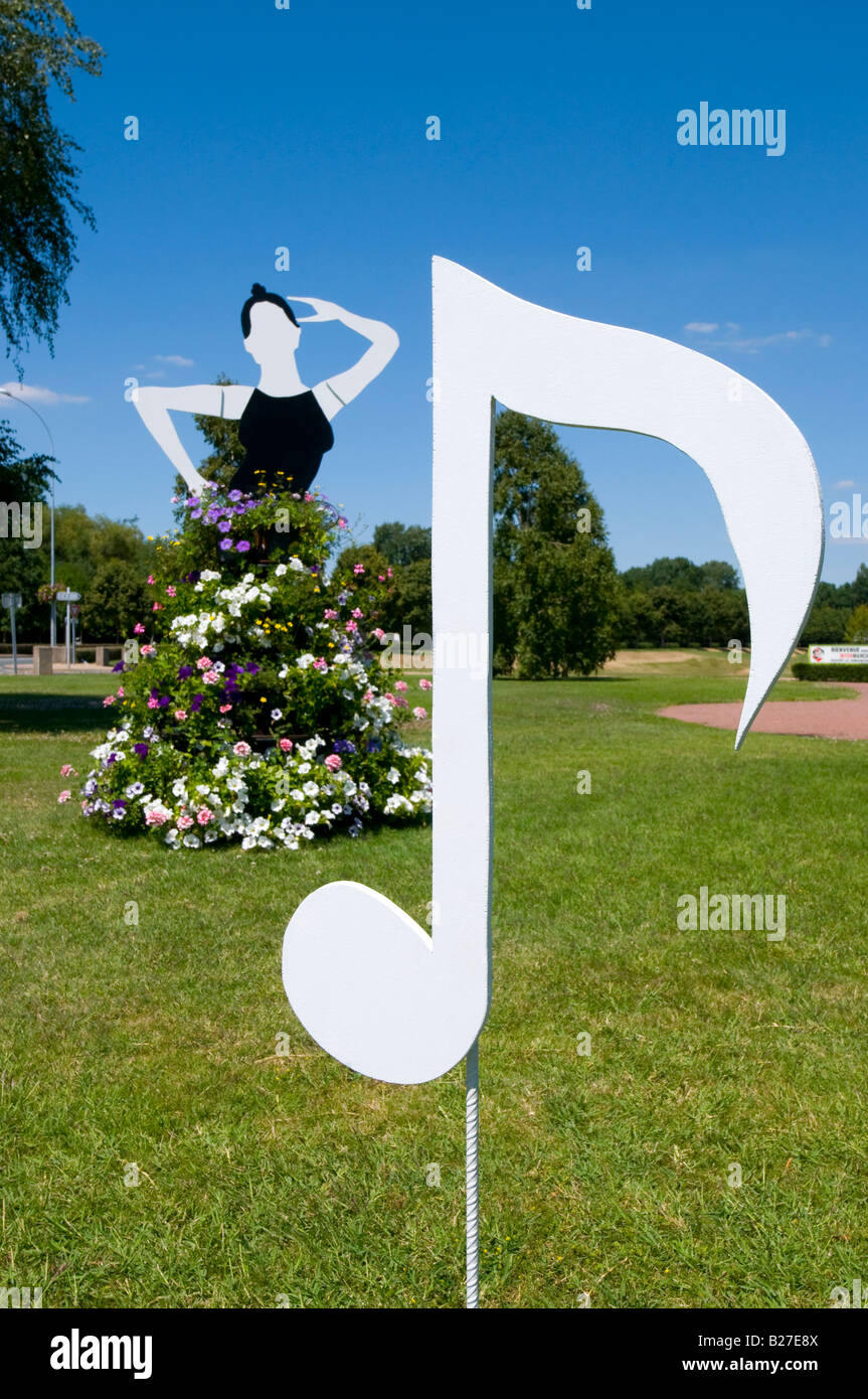 Musical Quaver note and modern dance floral display at roundabout, Descartes, Indre-et-Loire, France. Stock Photo