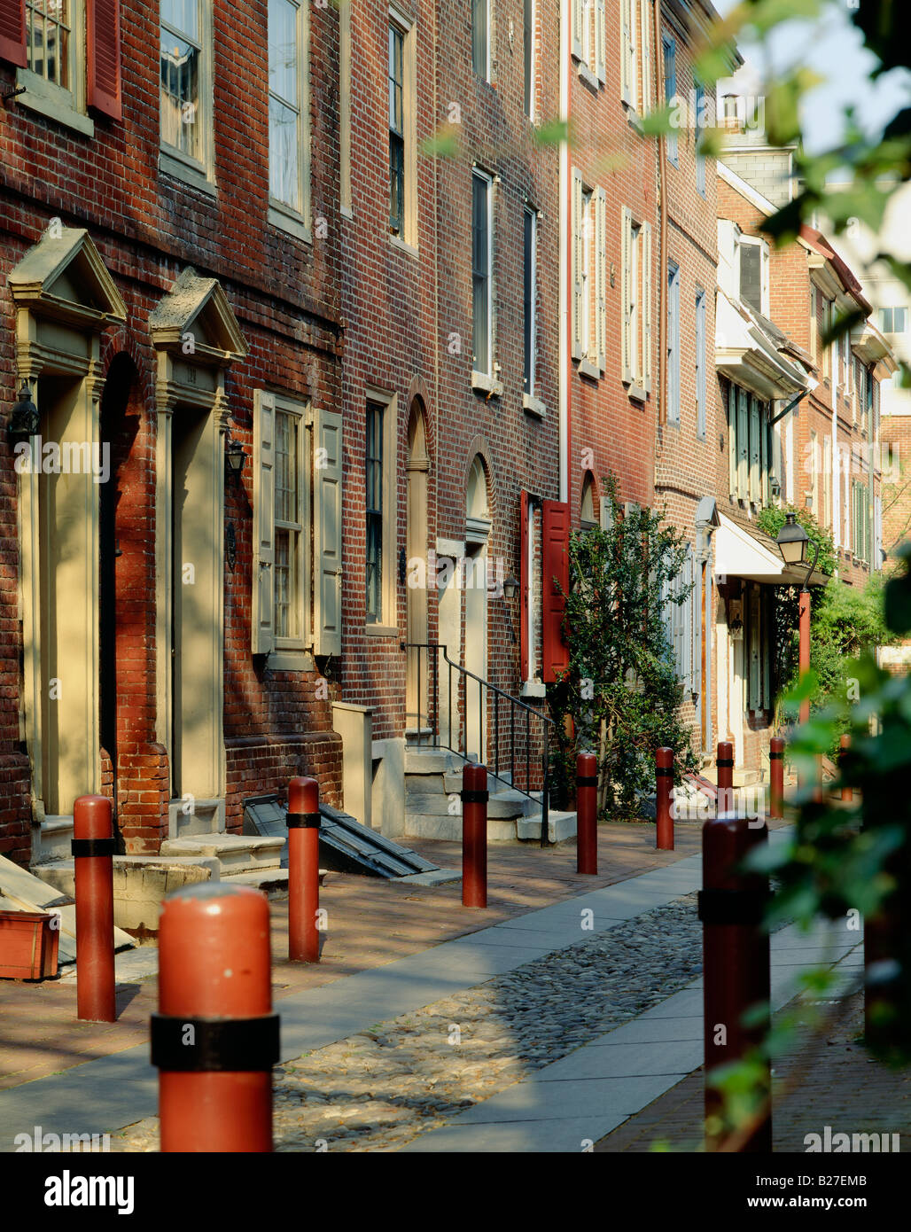 Private homes line Elfreth's Alley, Philadelphia, Pennsylvania, the oldest continuously occupied residential street in the USA Stock Photo