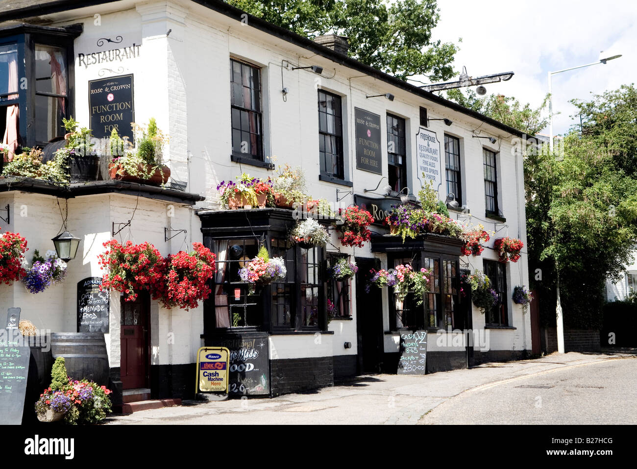 The Rose And Crown Pub In Writtle A Camra Pub Stock Photo Alamy