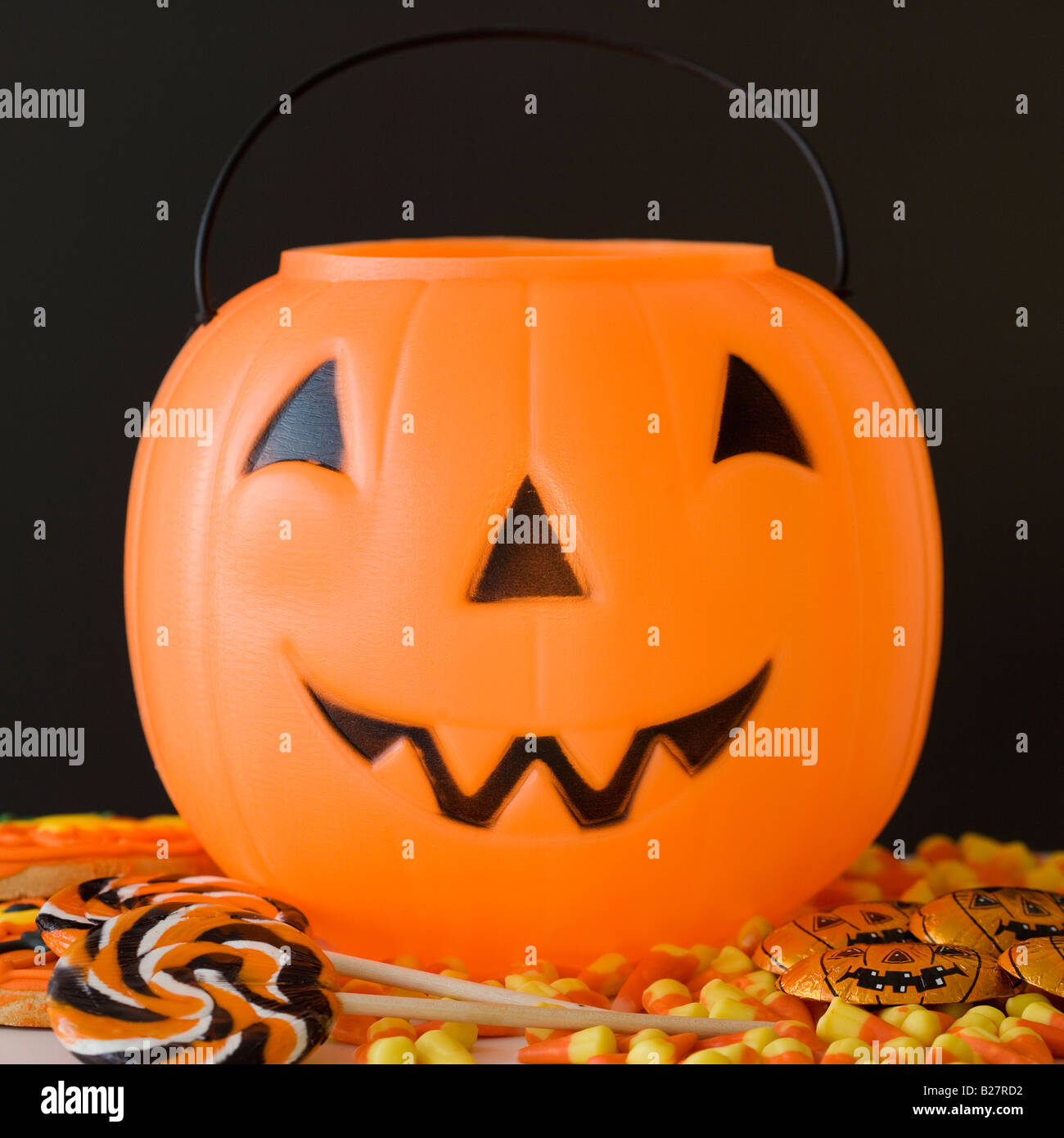 Jackolantern pail and Halloween candy Stock Photo Alamy