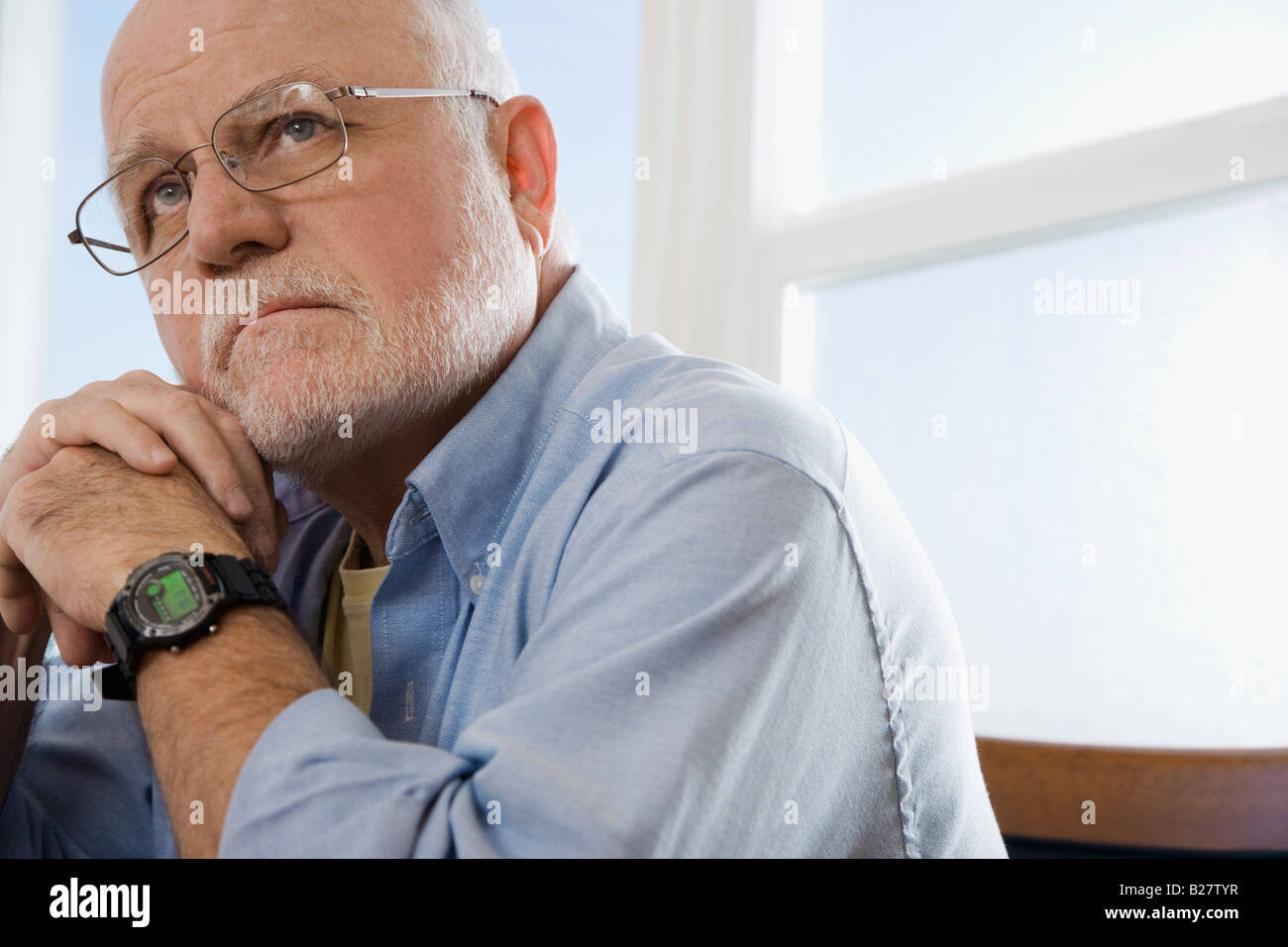 Man thinking serious hands hi-res stock photography and images - Alamy