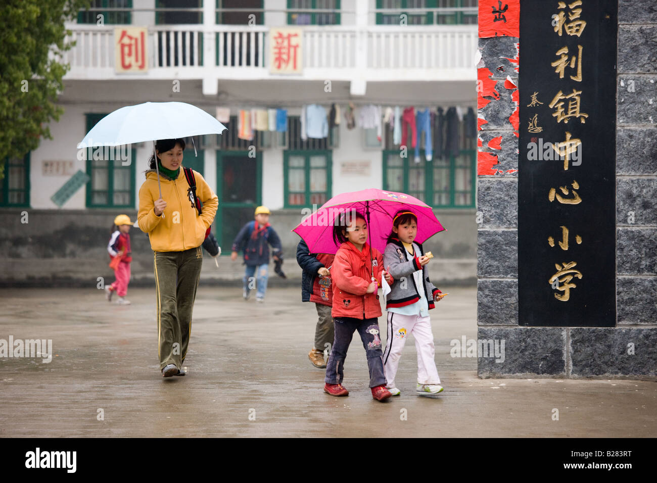 Chinese primary school girls hi-res stock photography and images - Alamy