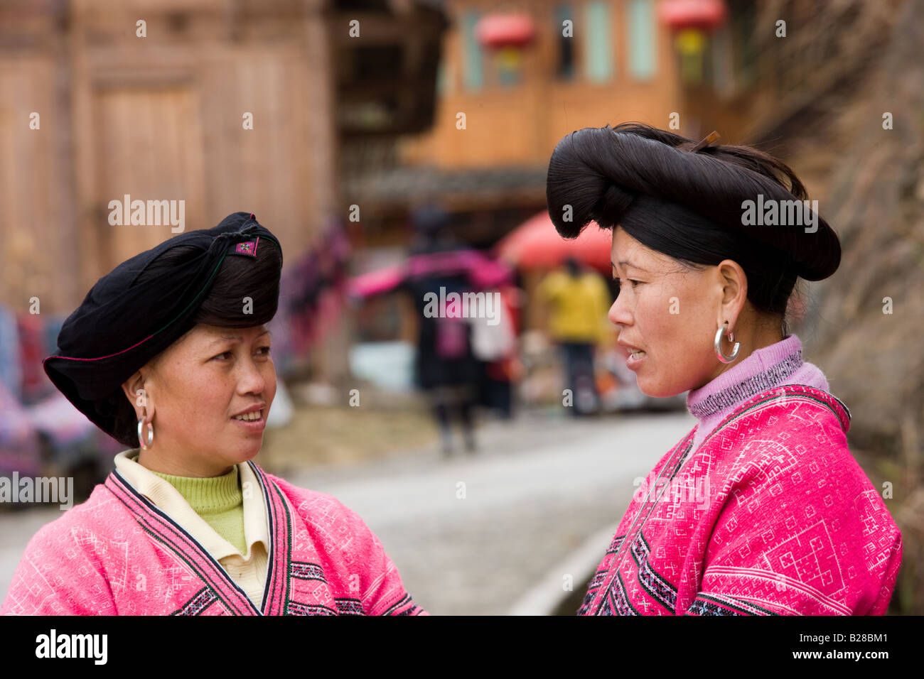 Hairstyle of chinese women hi-res stock photography and images - Alamy