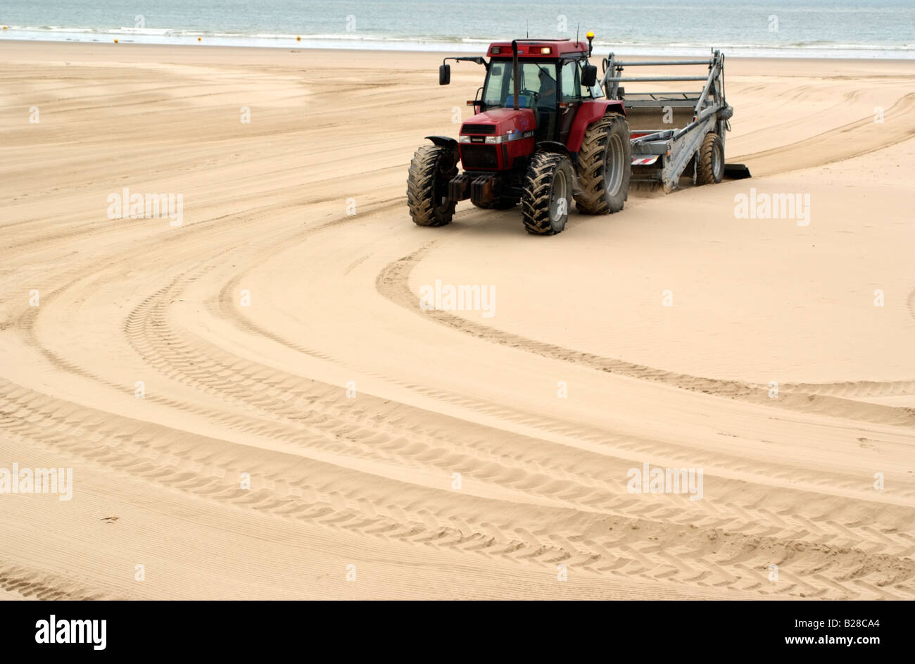 Beach cleaning machine hi-res stock photography and images - Alamy