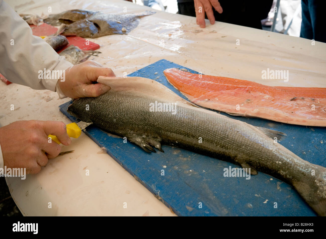 Slicing fresh whole salmon hi-res stock photography and images - Alamy