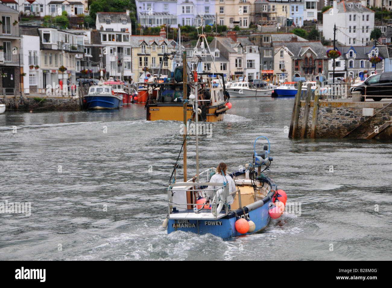 Fishing boats looe harbour cornwall hi-res stock photography and images ...
