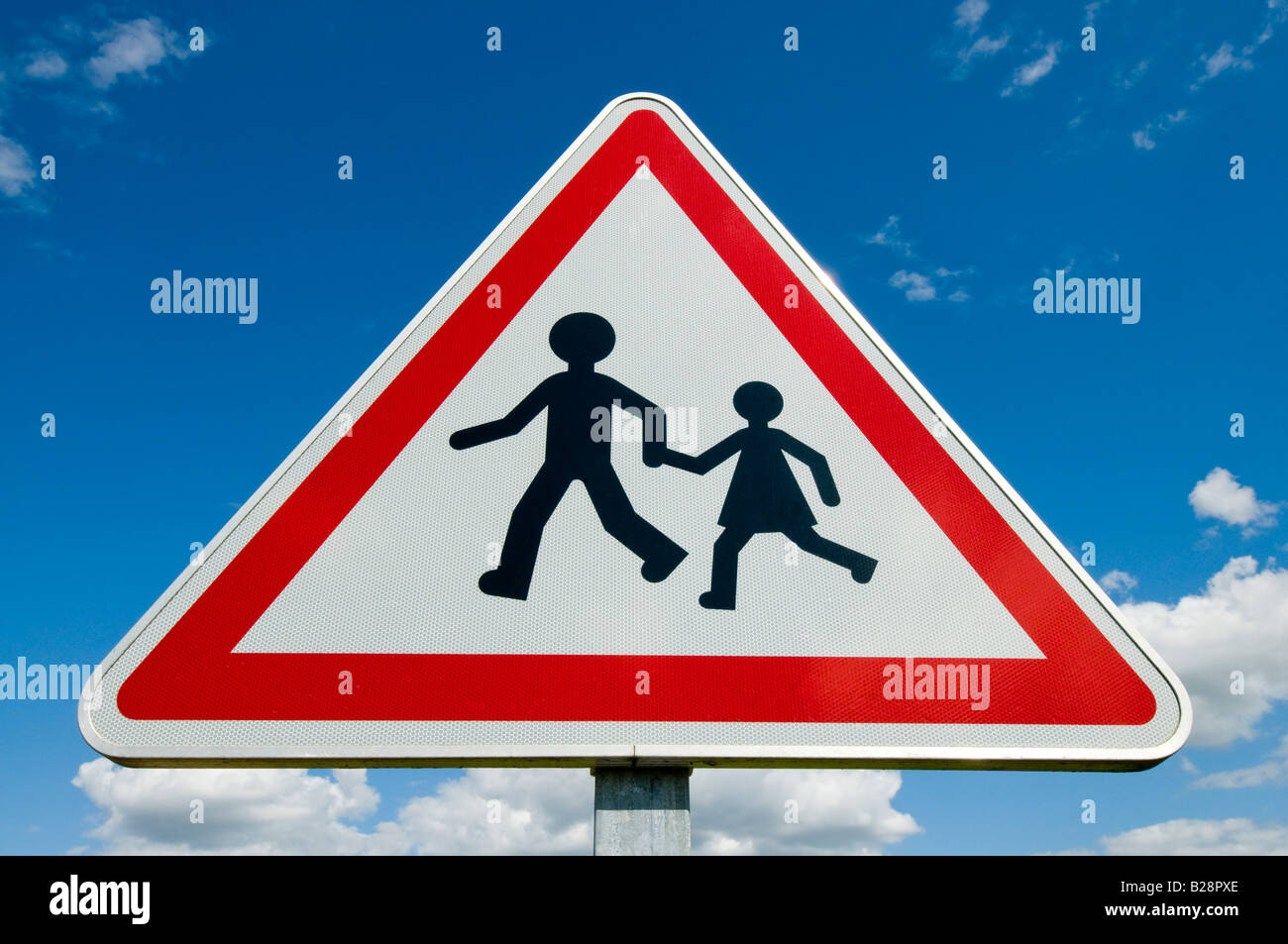 Children Crossing Road Sign High Resolution Stock Photography And Images Alamy