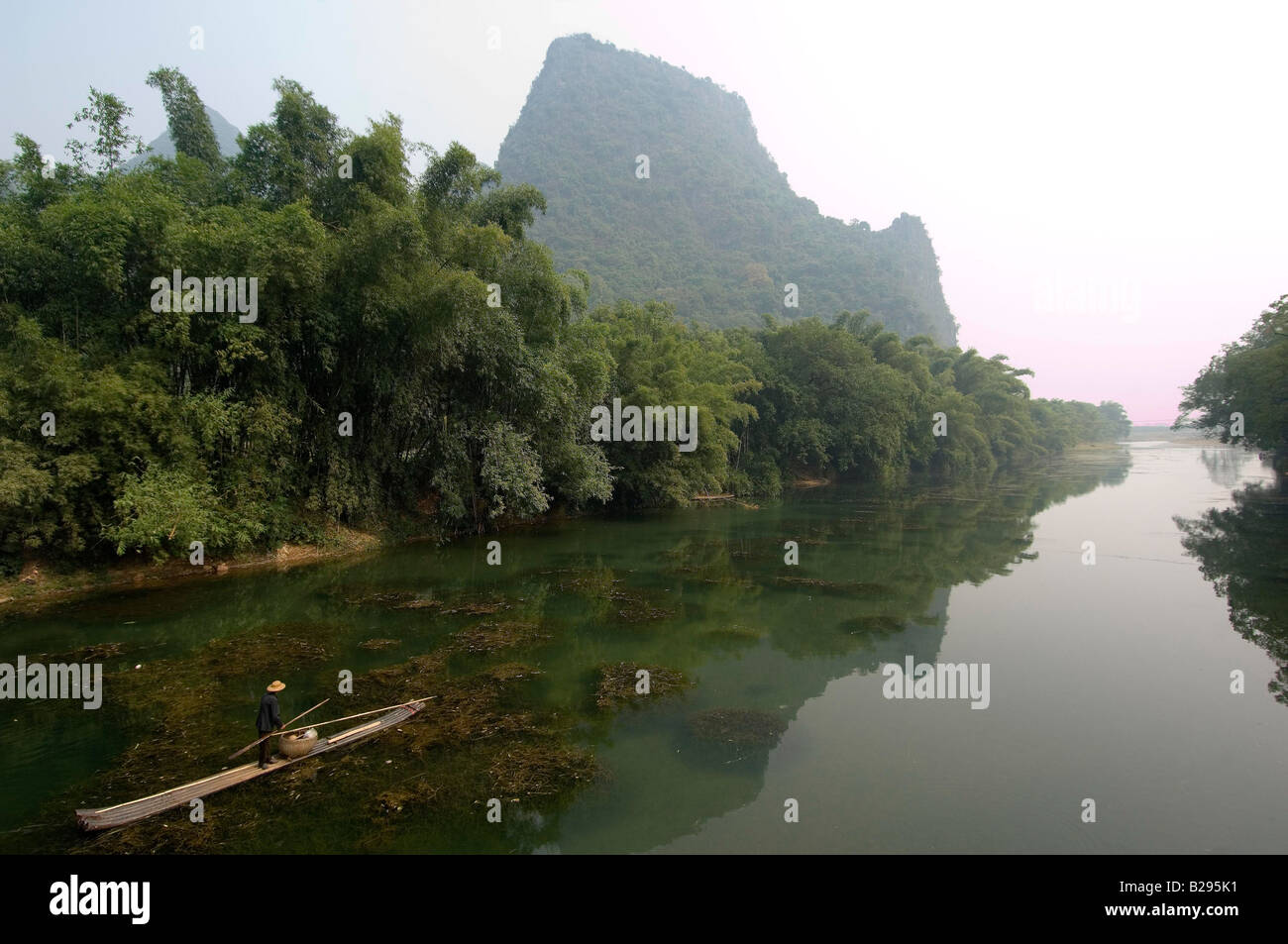 Fisherman Xin Pin Li River Guangxi S China Stock Photo