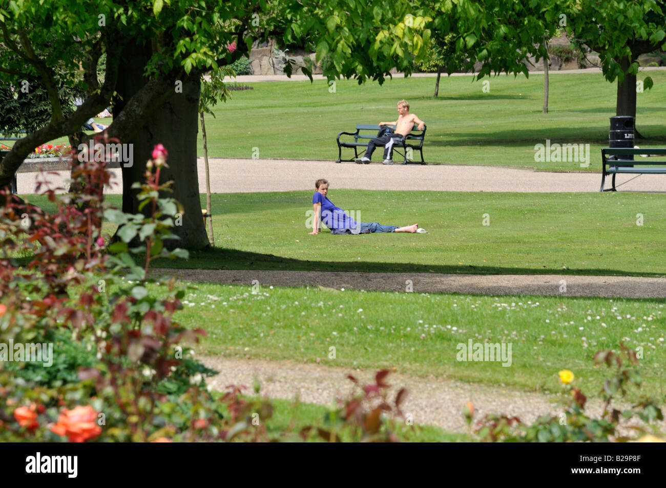 People In The Park: Sheffield's famous Botanical Gardens Park is very popular and attracts all manner of visitors of all ages. Stock Photo