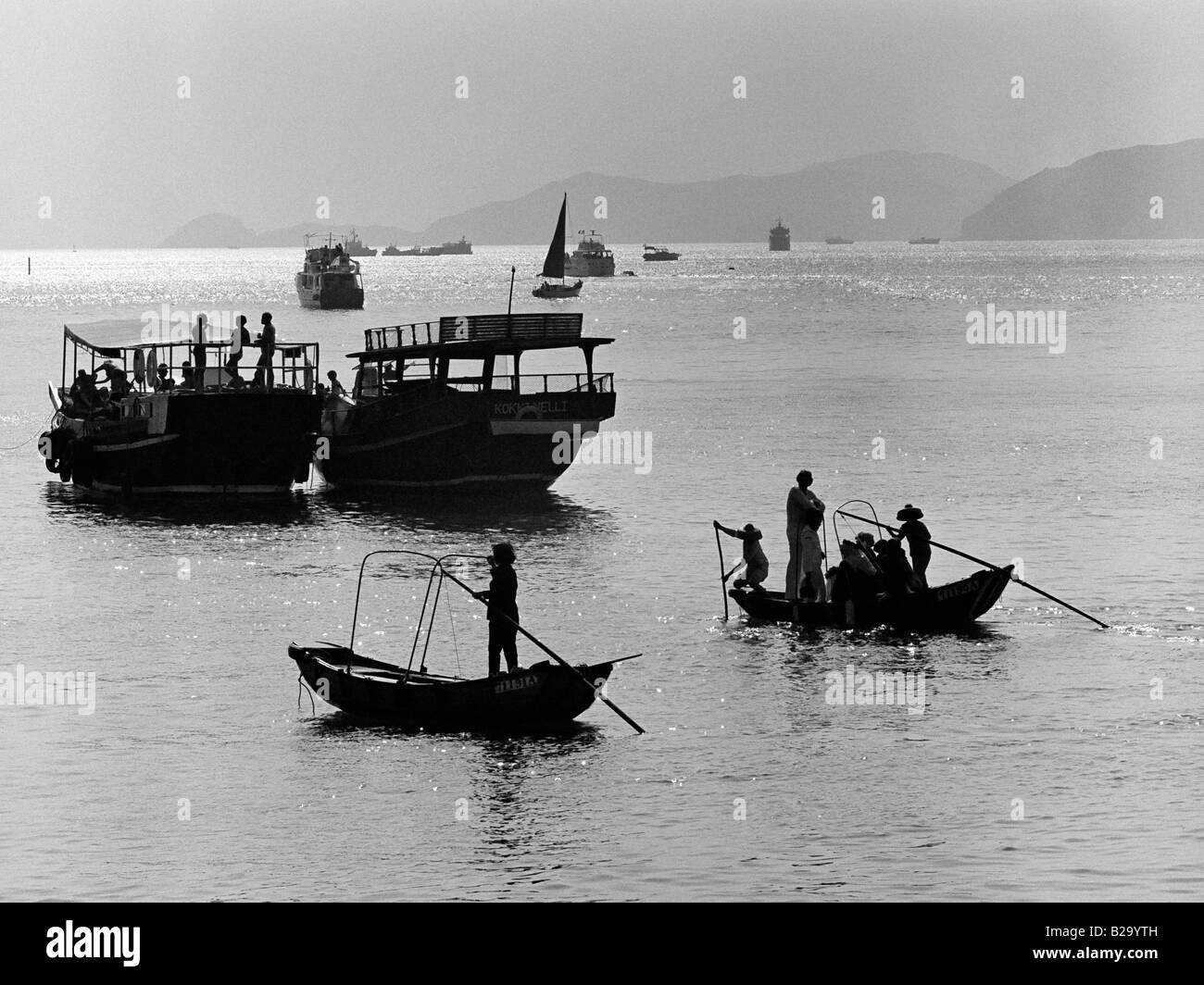 Chinese Sampan Boats High Resolution Stock Photography and Images - Alamy
