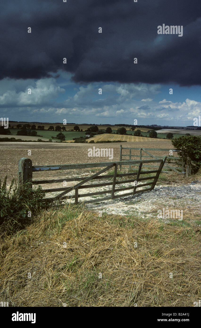 Wooden farm gate hi-res stock photography and images - Alamy