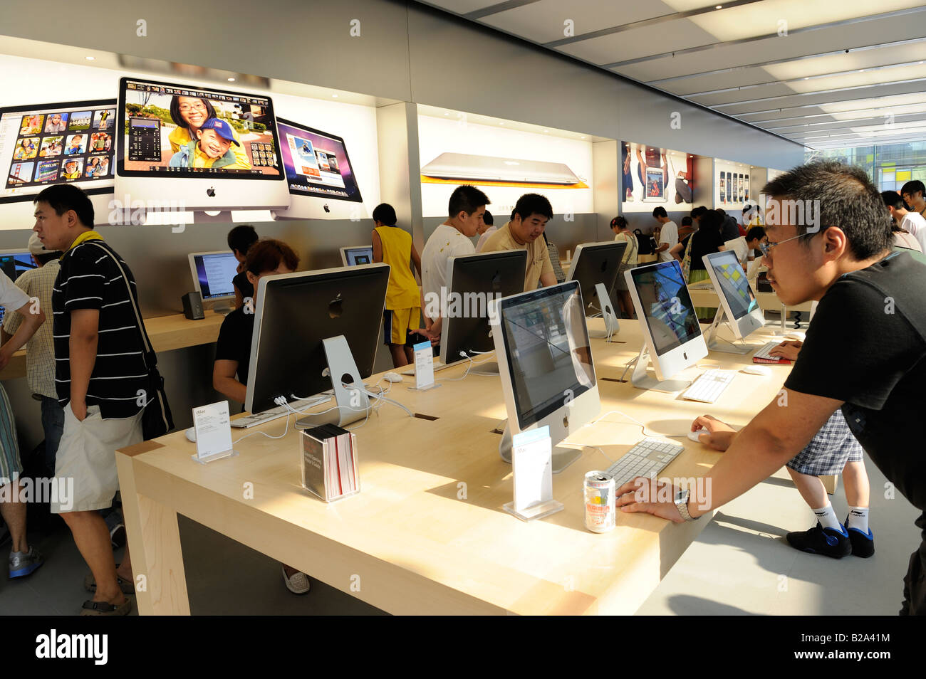 Apple store editorial stock photo. Image of asia, electronic - 40494138