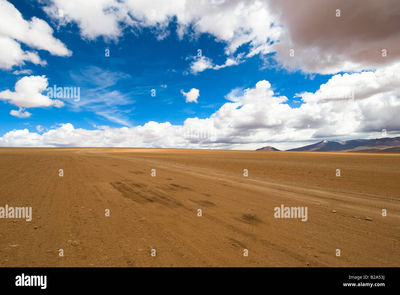 desert road white clouds and deep blue sky Stock Photo - Alamy
