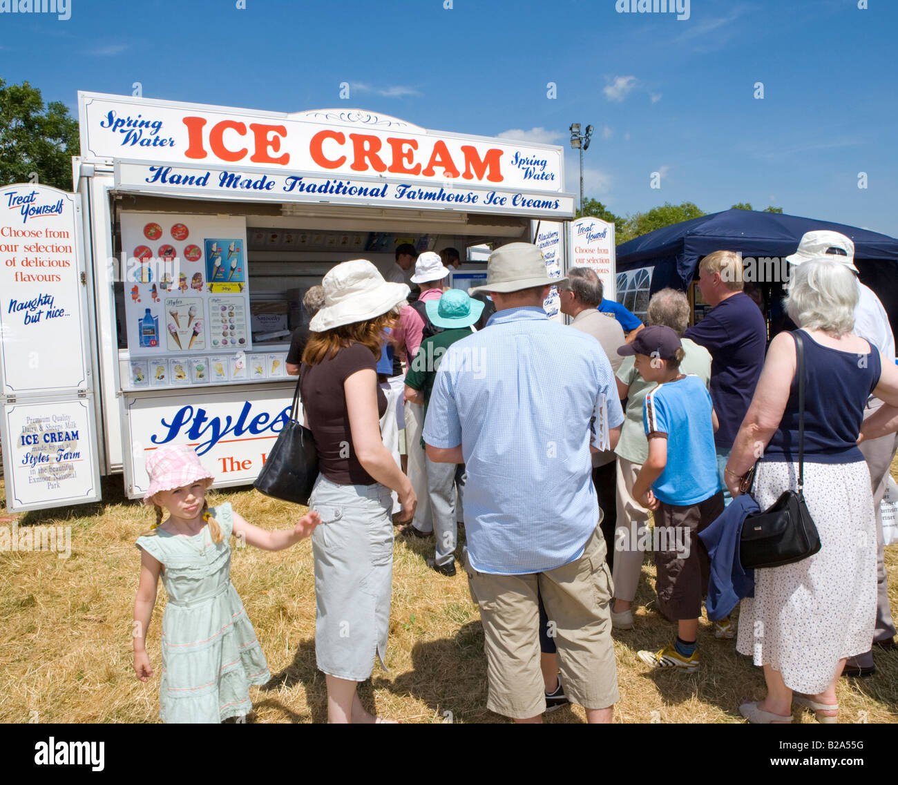 Colorful Country Ice Cream Stand Editorial Stock Photo - Image of  destination, country: 189843283