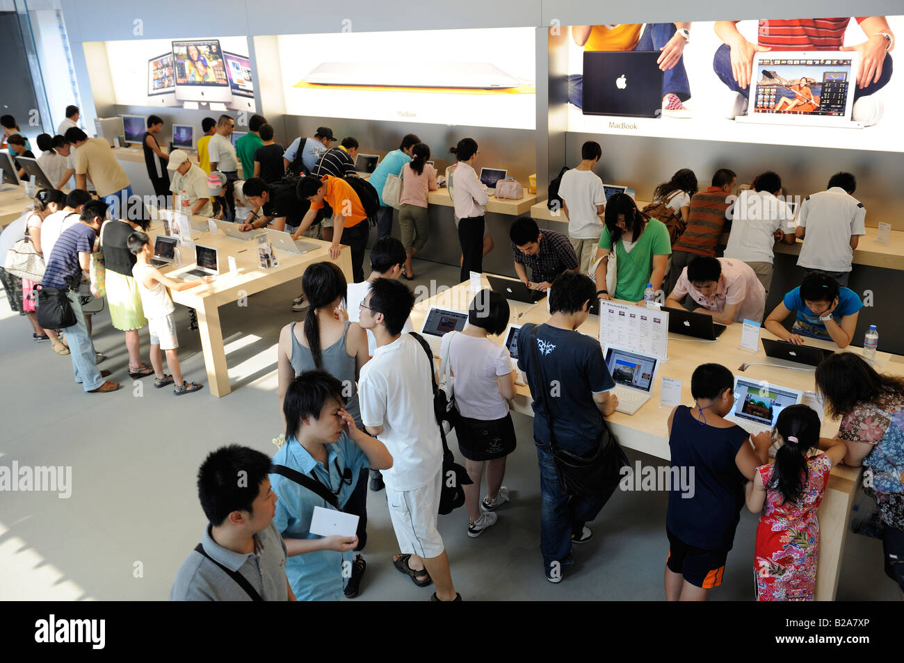 China beijing apple store 2008 hi-res stock photography and