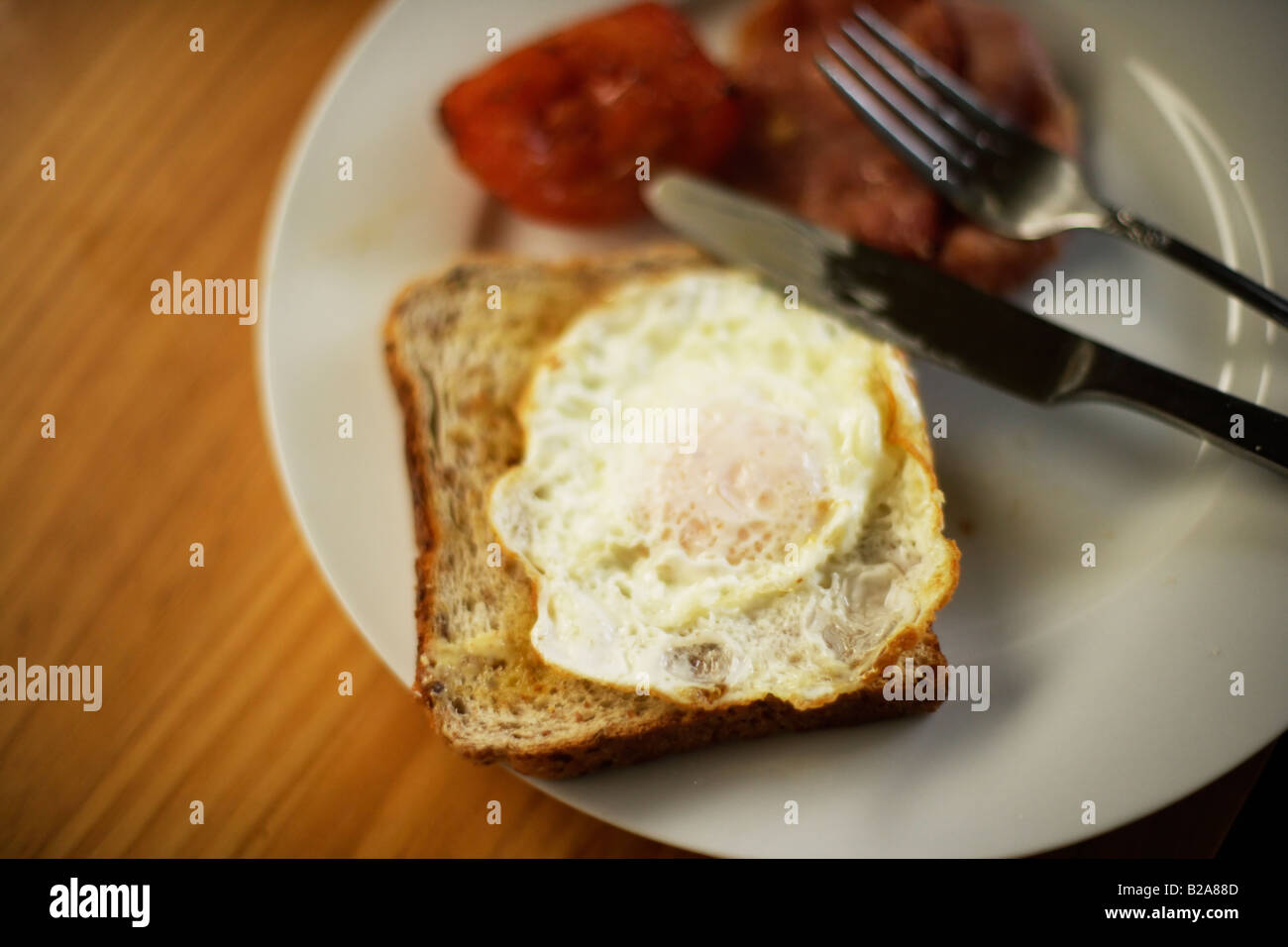 Bacon tomato and fried egg on toast Stock Photo Alamy