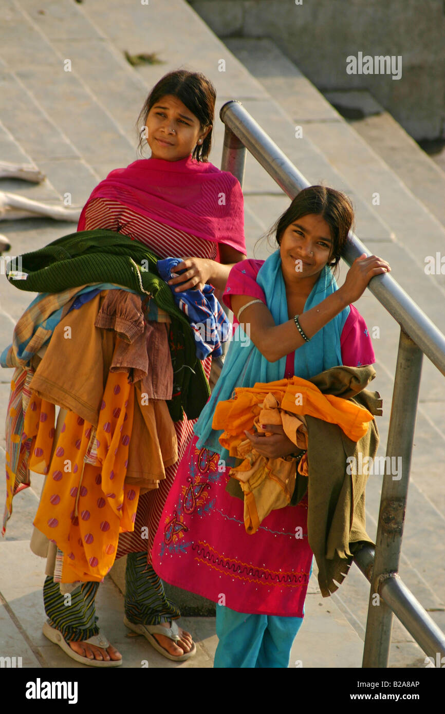 teenage Girls in pink saris collecting washing, udaipur, india Stock Photo