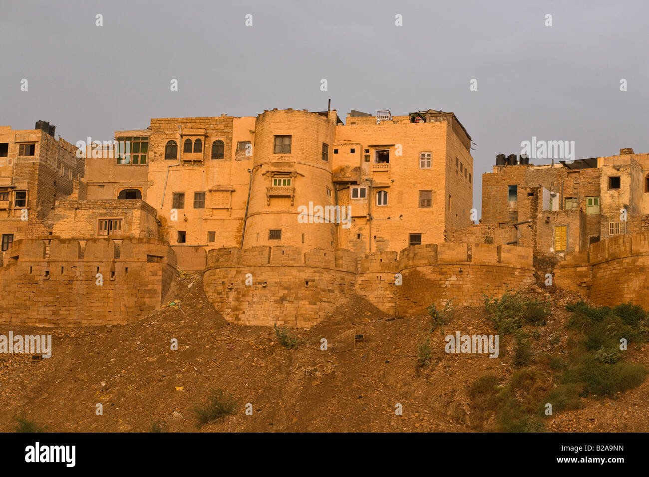 The outer wall of JAISALMER FORT built in 1156 on Trikuta Hill out of sandstone RAJASTHAN INDIA Stock Photo